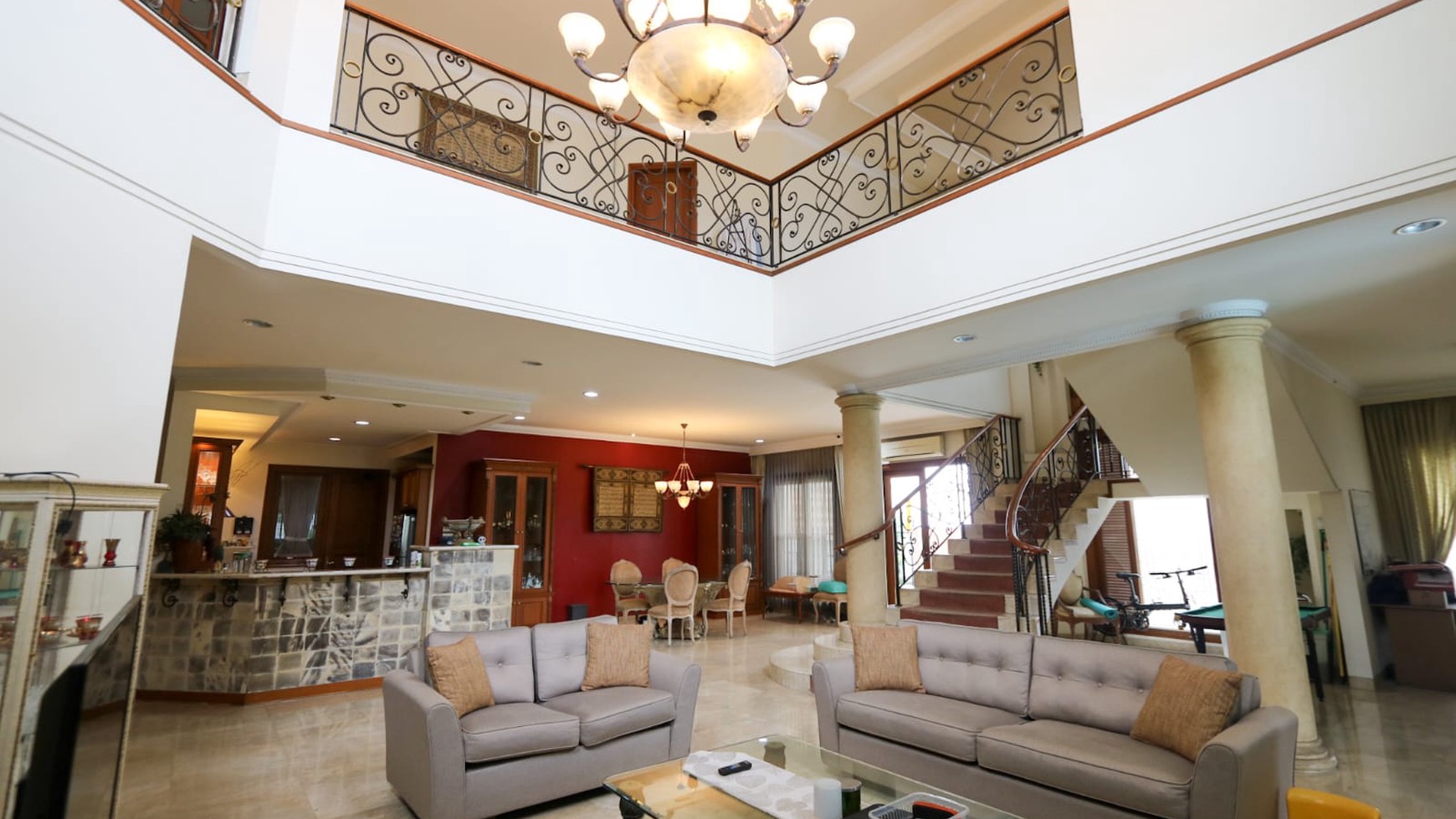 RUMAH MEWAH DESAIN LUXURY TROPICAL STRATEGIS DI PONDOK INDAH
