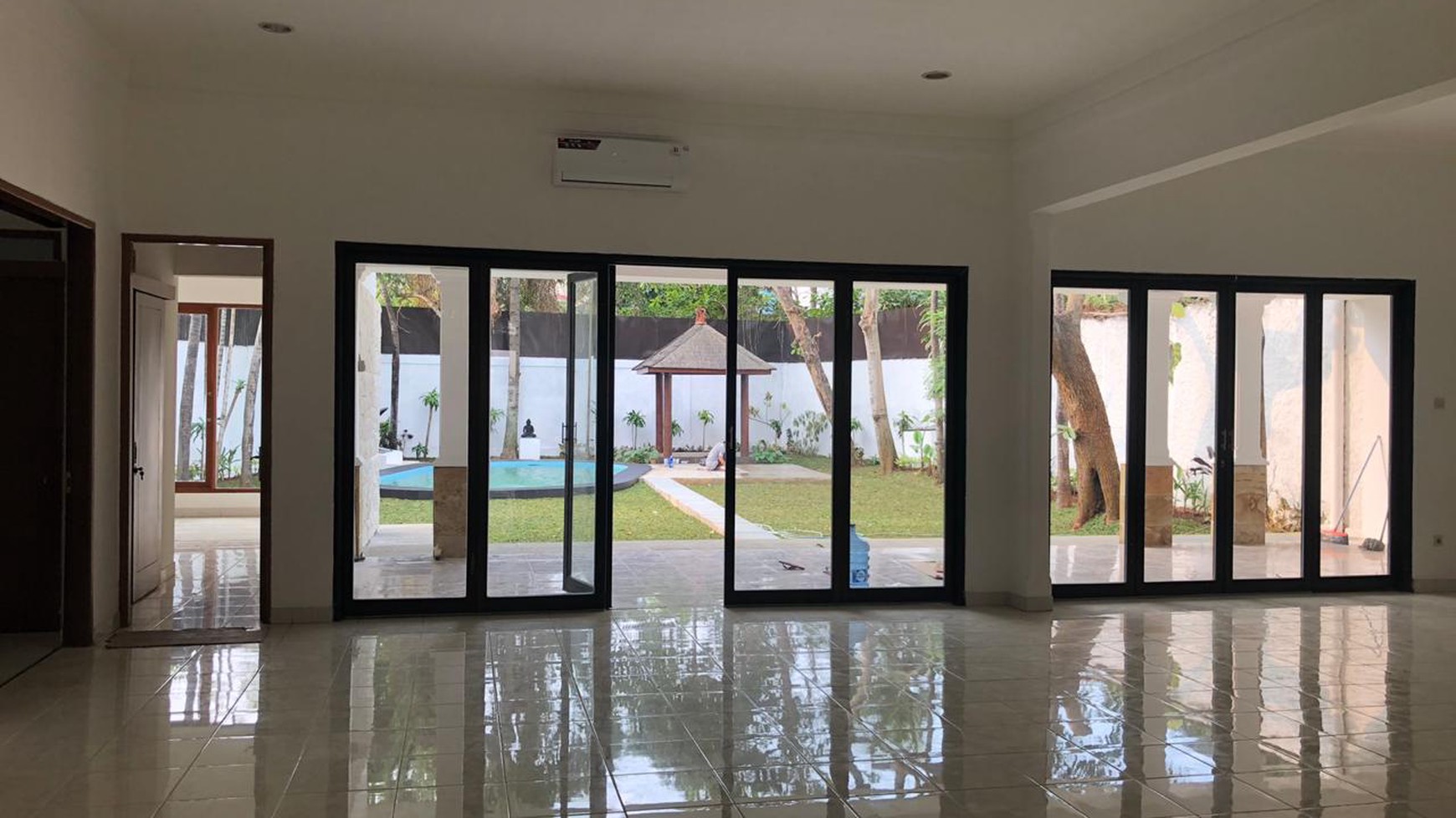 Di Sewakan Rumah Megah Cantik Siap Huni Nyaman Lokasi Stategis @Jakarta Selatan