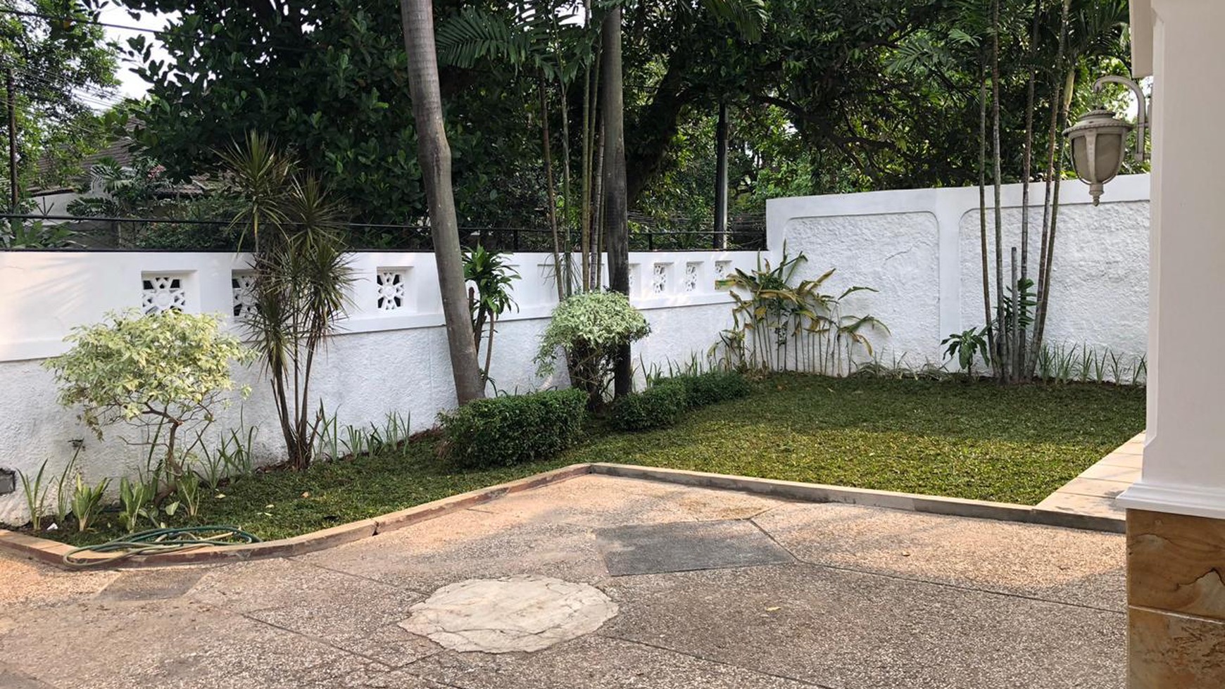 Di Sewakan Rumah Megah Cantik Siap Huni Nyaman Lokasi Stategis @Jakarta Selatan