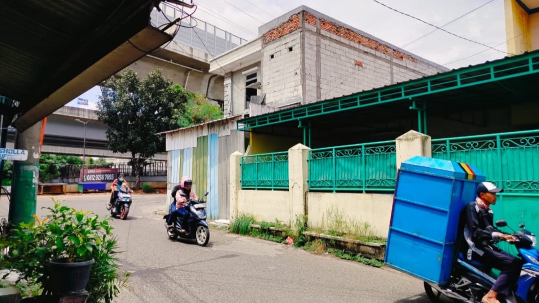 Rumah Dijual di Bekasi Barat Pengasinan - Strategis Dekat Tol dan menguntungkan,