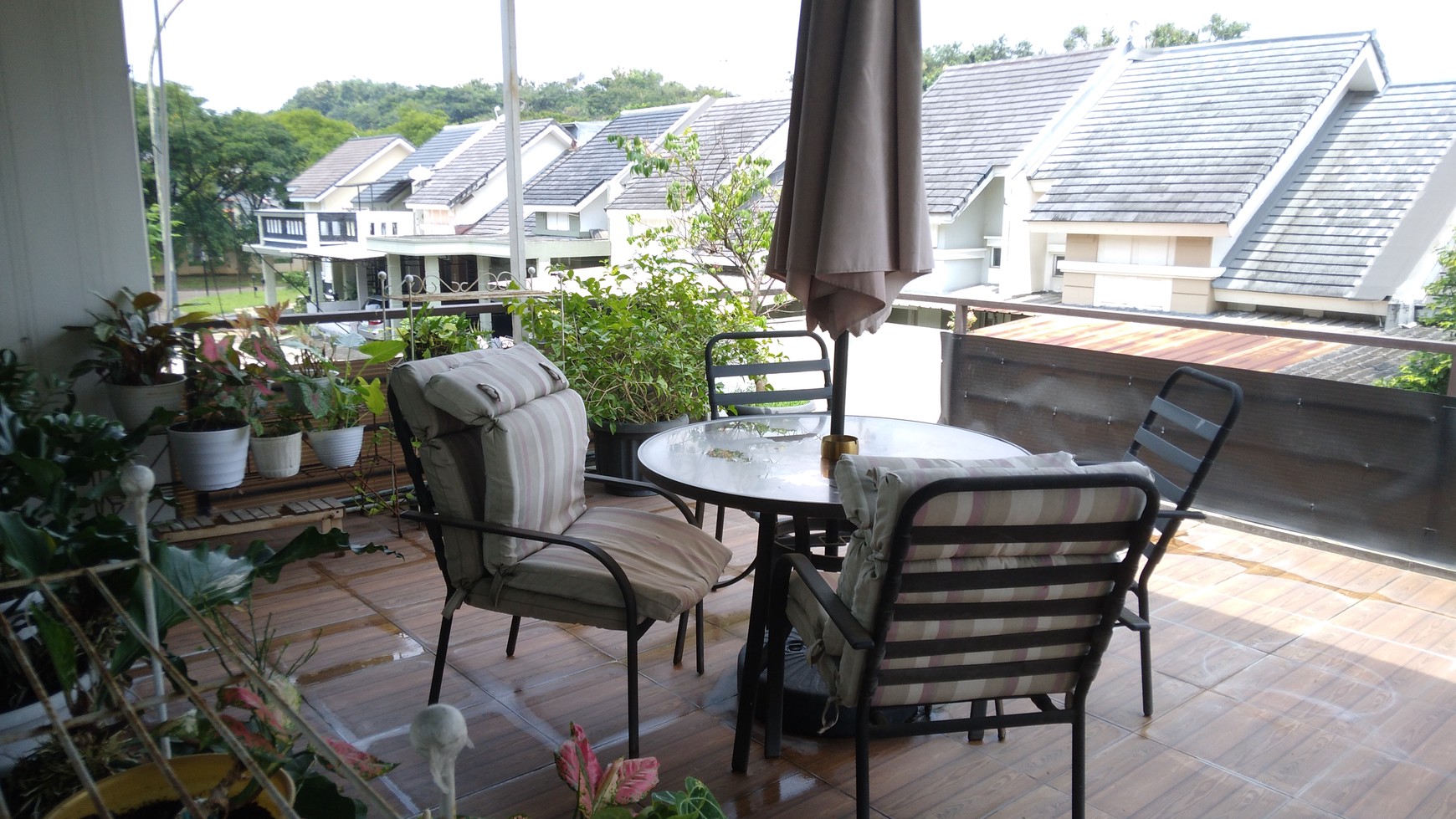 RUMAH 2,5 lantai CANTIK SIAP HUNI DI KOTA WISATA CIBUBUR