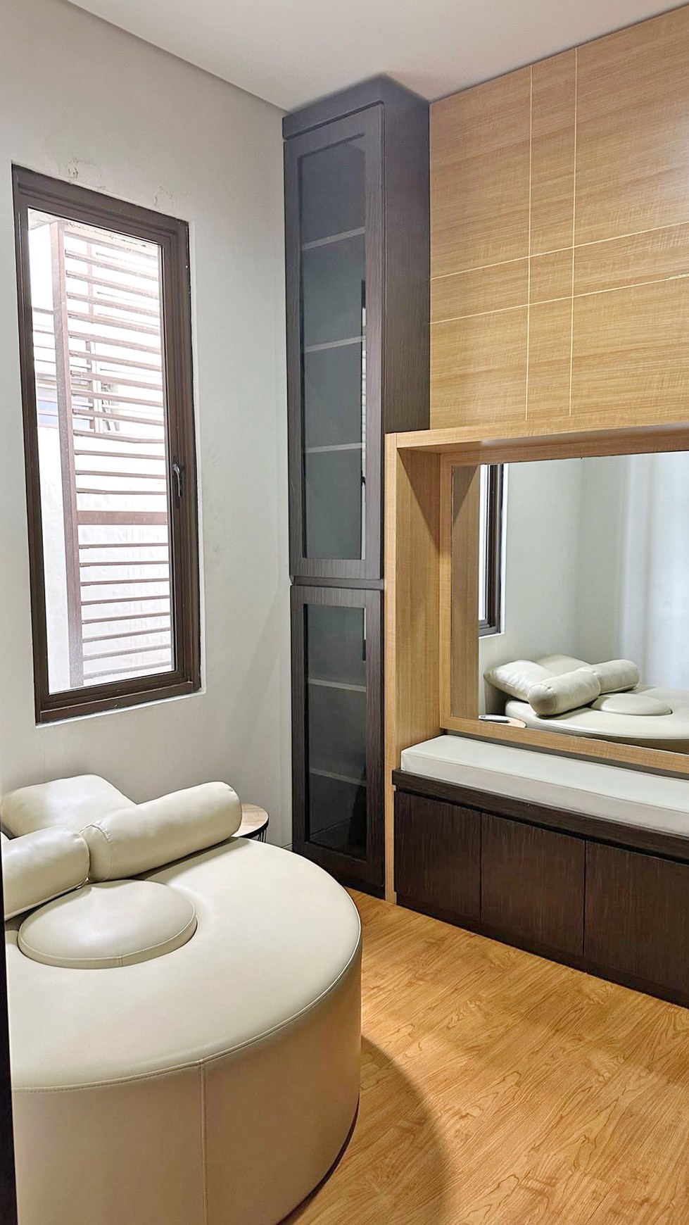 Rumah Cantik 3 lantai di Whelford Greenwich BSD City
