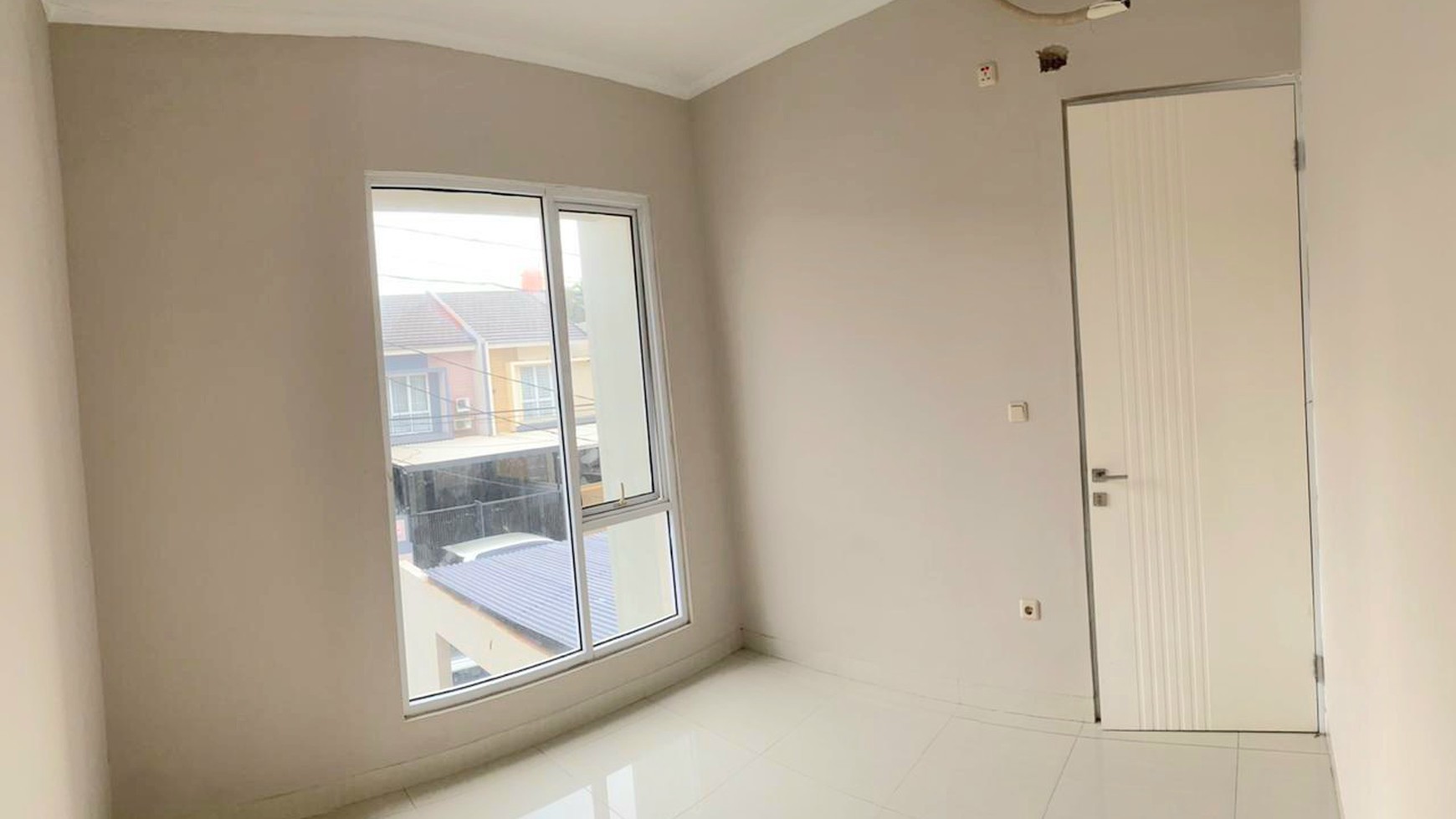 Rumah Duta Garden Cluster Beverly Hills, Benda Tangerang