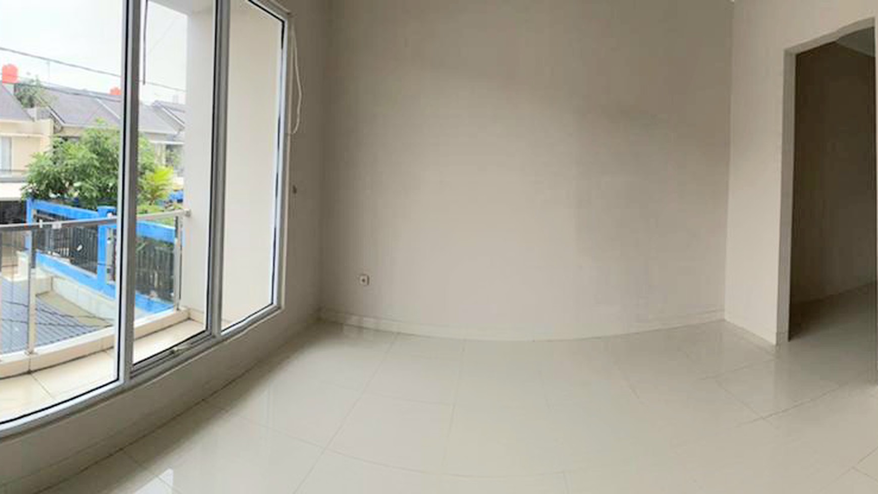 Rumah Duta Garden Cluster Beverly Hills, Benda Tangerang