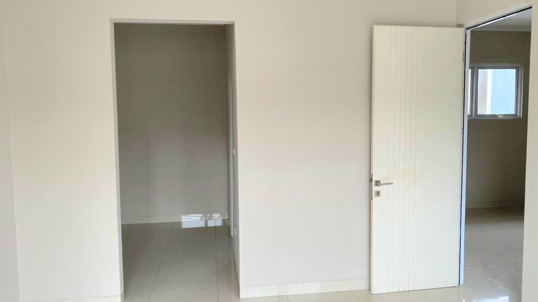 Rumah Duta Garden Cluster Beverly Hills, Benda Tangerang