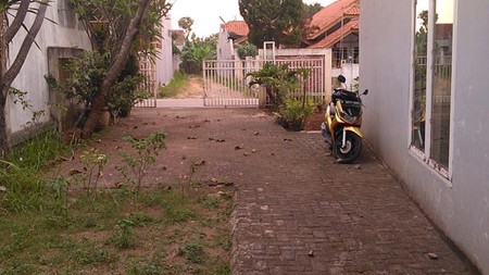 Rumah asri 1 lantai siap huni dan luas tanah kosong nya besar  di  Cimanggis Depok