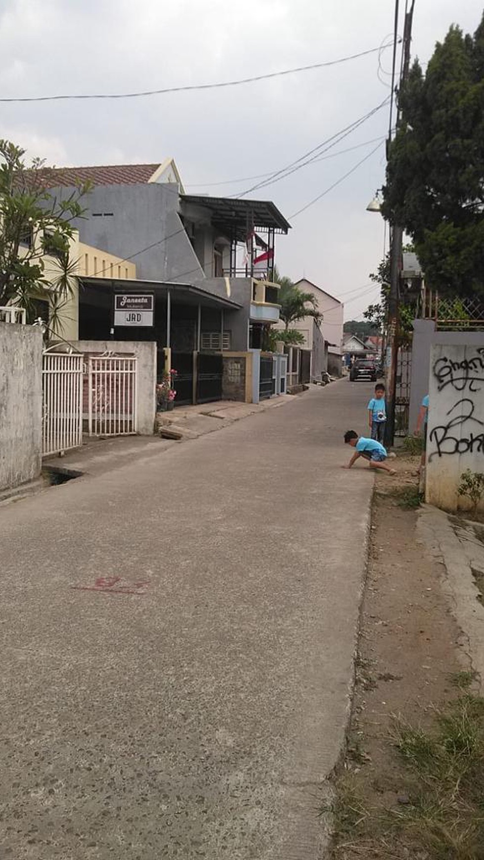 Rumah asri 1 lantai siap huni dan luas tanah kosong nya besar di Cimanggis Depok