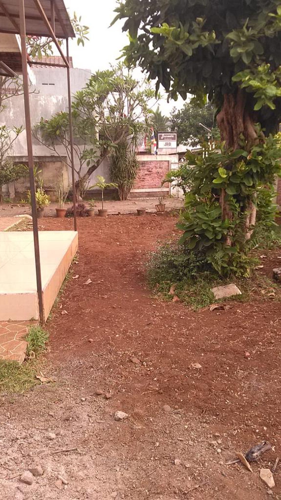 Rumah asri 1 lantai siap huni dan luas tanah kosong nya besar di Cimanggis Depok