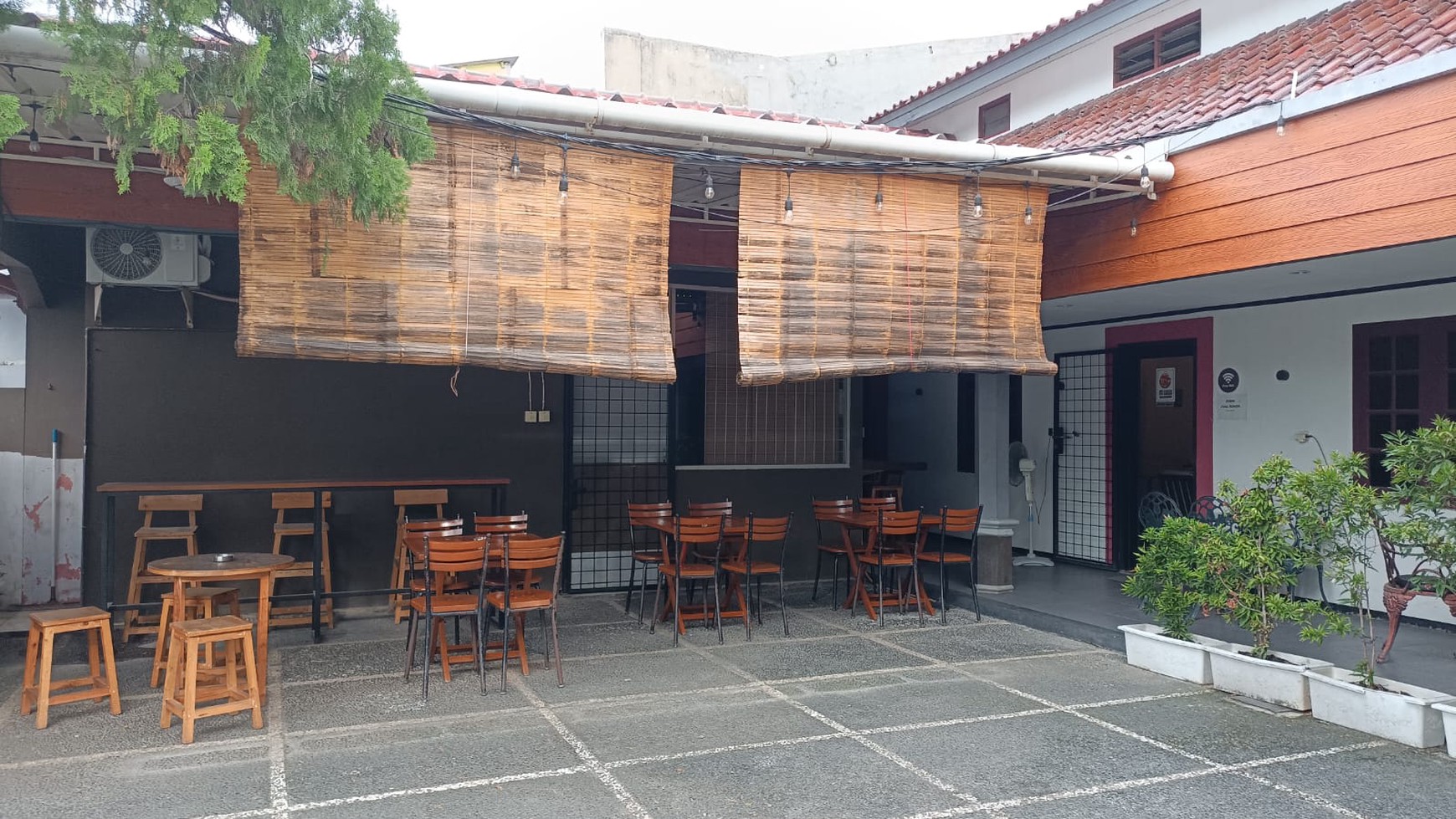 Rumah di Jalan Angkur Kp Ambon Jaktim cocok untuk Kos kosan kantor restoran dll