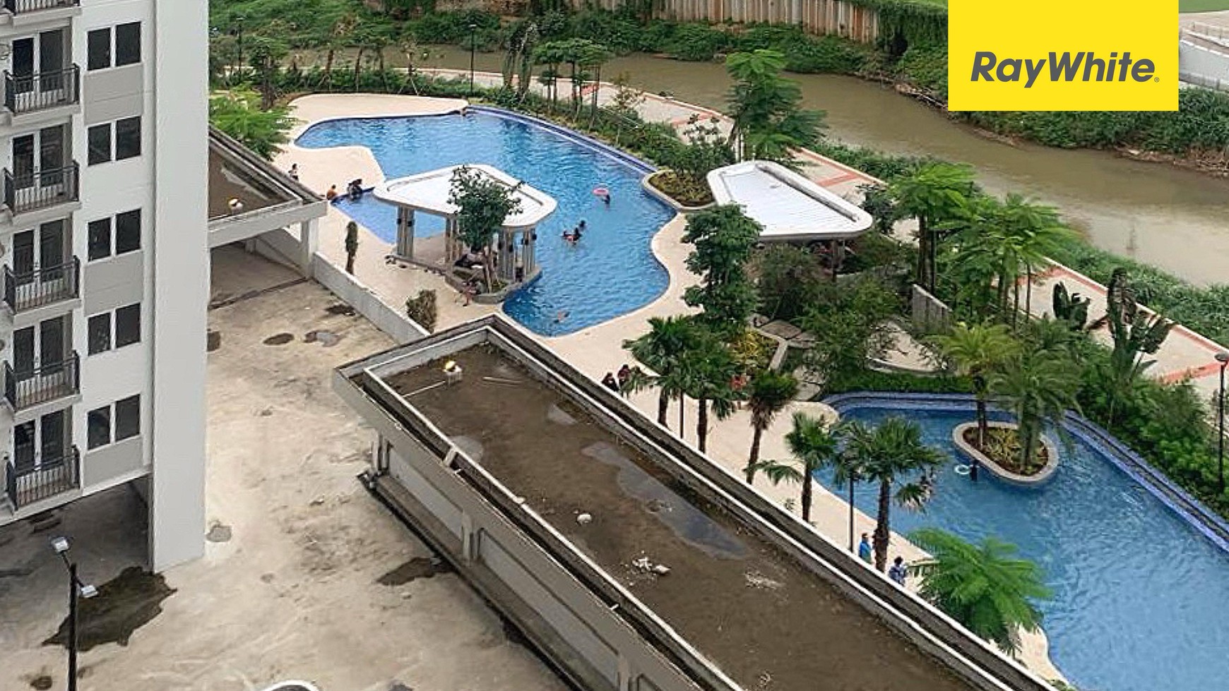 Apartemen View Swimming Pool di Podomoro Golf View