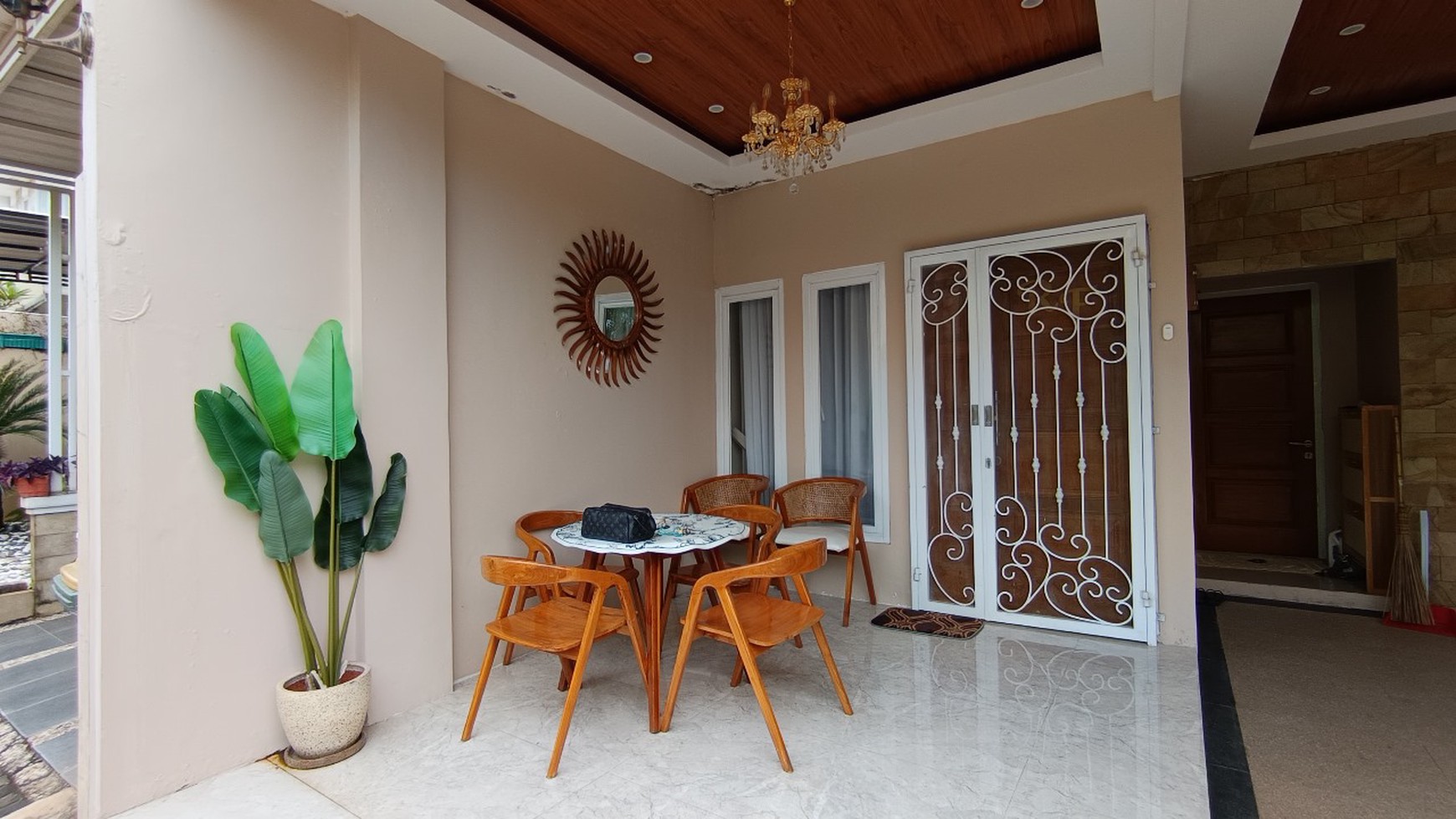 Dijual Rumah 2 Lantai Cantik dan Minimalis di Jagakarsa, Jakarta Selatan