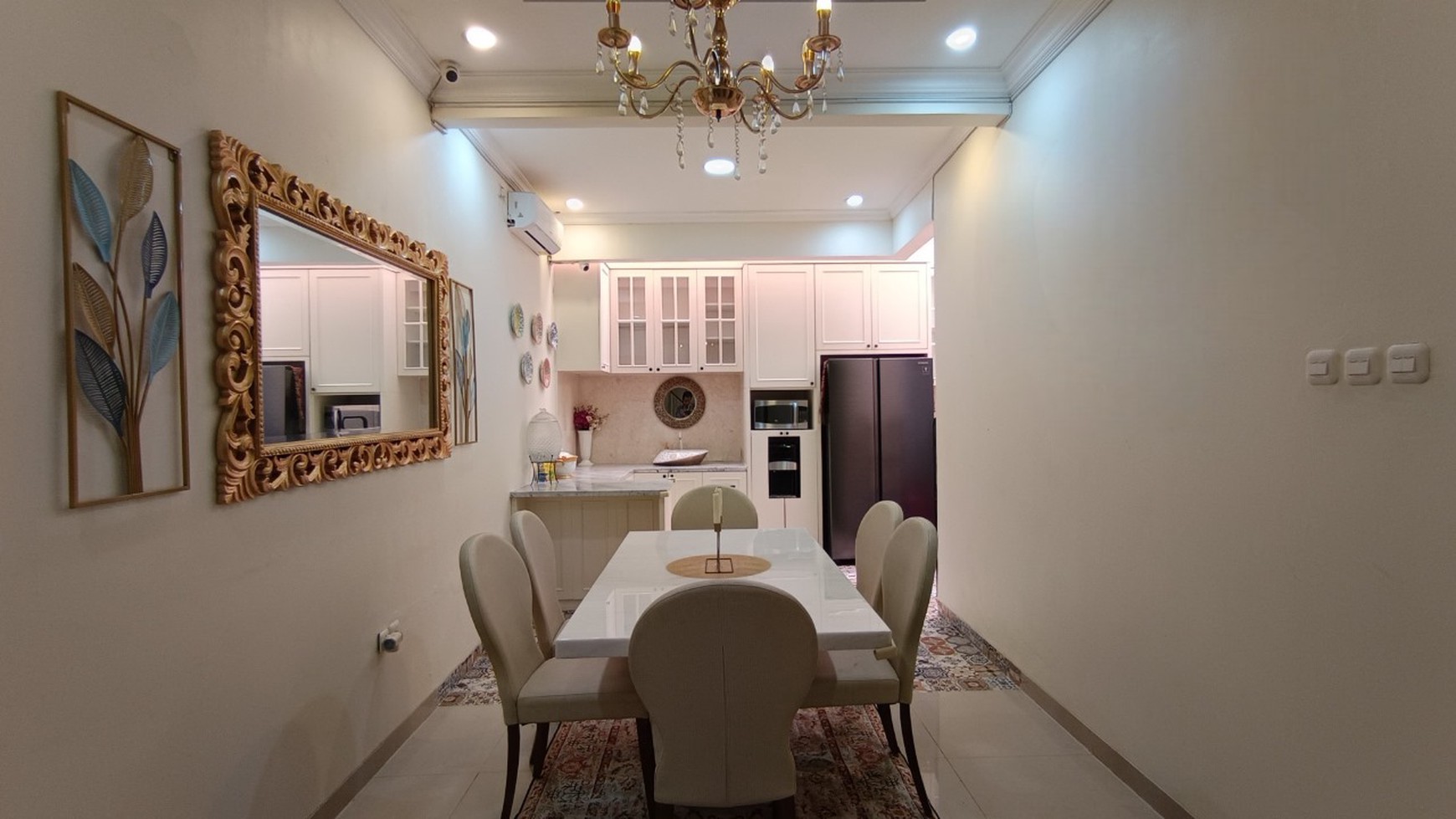 Dijual Rumah 2 Lantai Cantik dan Minimalis di Jagakarsa, Jakarta Selatan