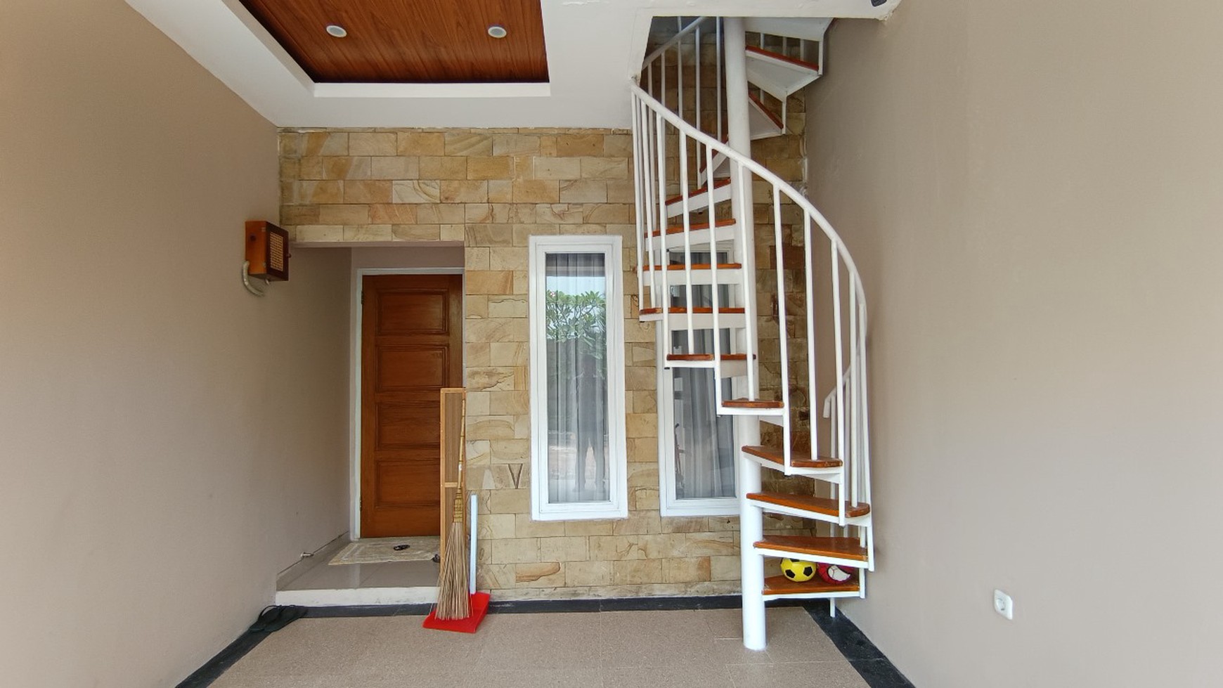 Dijual Rumah 2 Lantai Cantik dan Minimalis di Jagakarsa, Jakarta Selatan