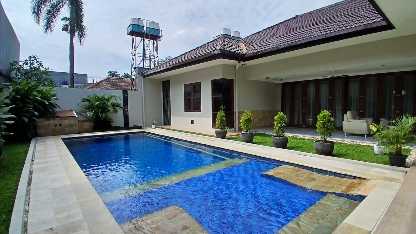 Disewakan rumah mewah dan tenang dalam cluster di Fatmawati,5 menit ke MRT Cipete