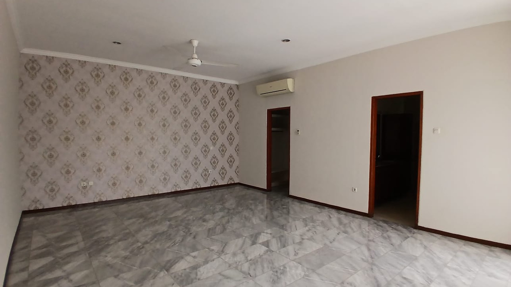 Disewakan rumah mewah dan tenang dalam cluster di Fatmawati,5 menit ke MRT Cipete