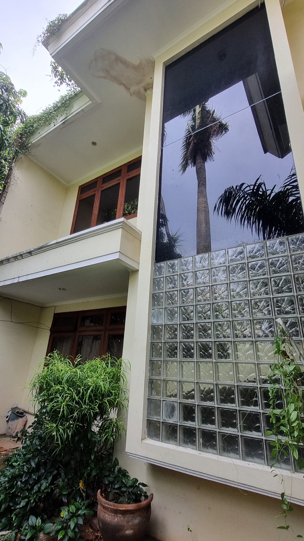 Rumah Bagus Di Jl Trapesium Raya Kebon Jeruk Jakarta Barat