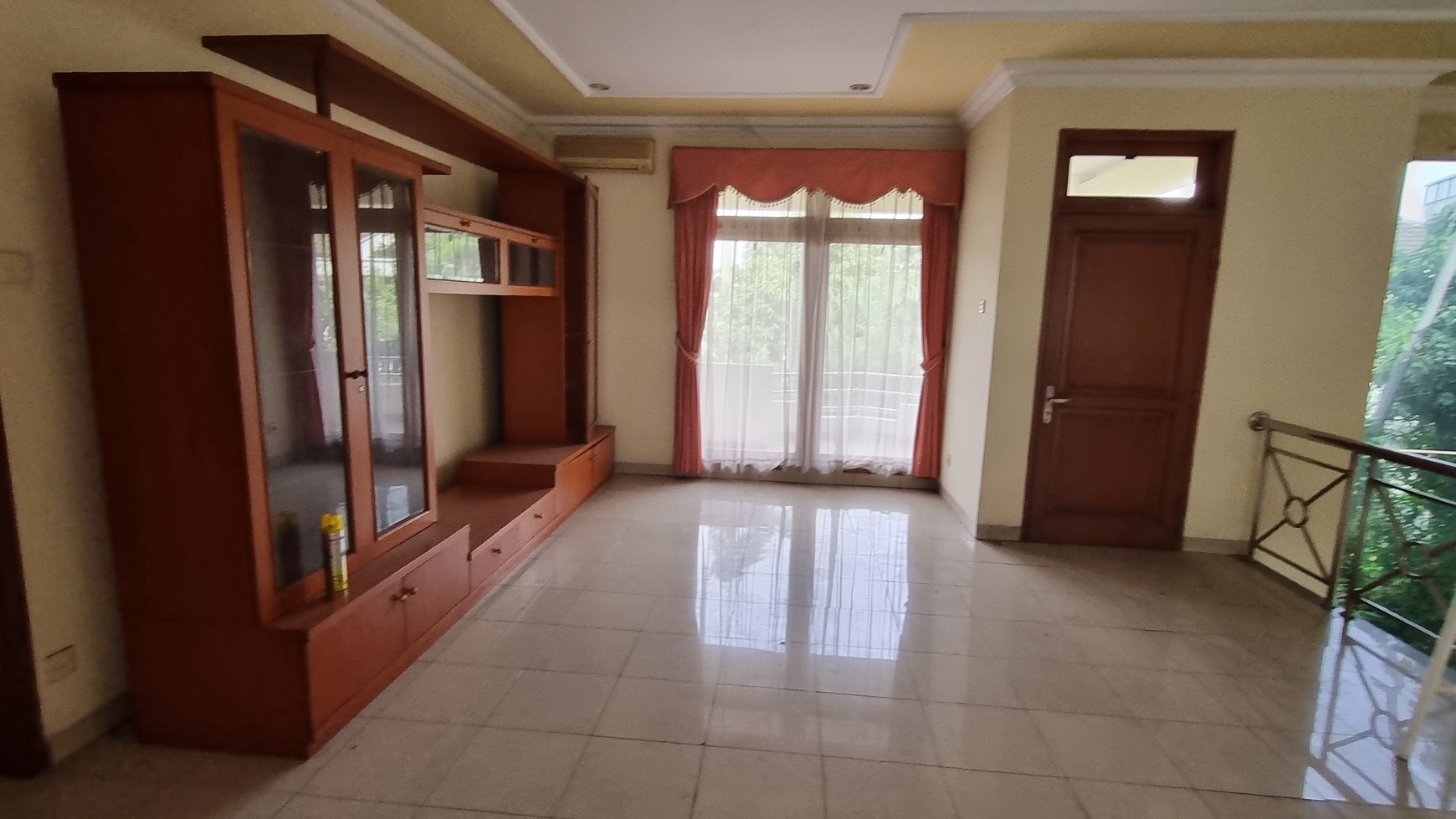 Rumah Bagus Di Jl Trapesium Raya Kebon Jeruk Jakarta Barat