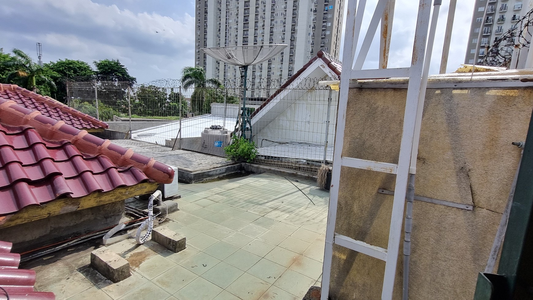 Rumah Bagus Di Jl Trapesium Raya Kebon Jeruk Jakarta Barat