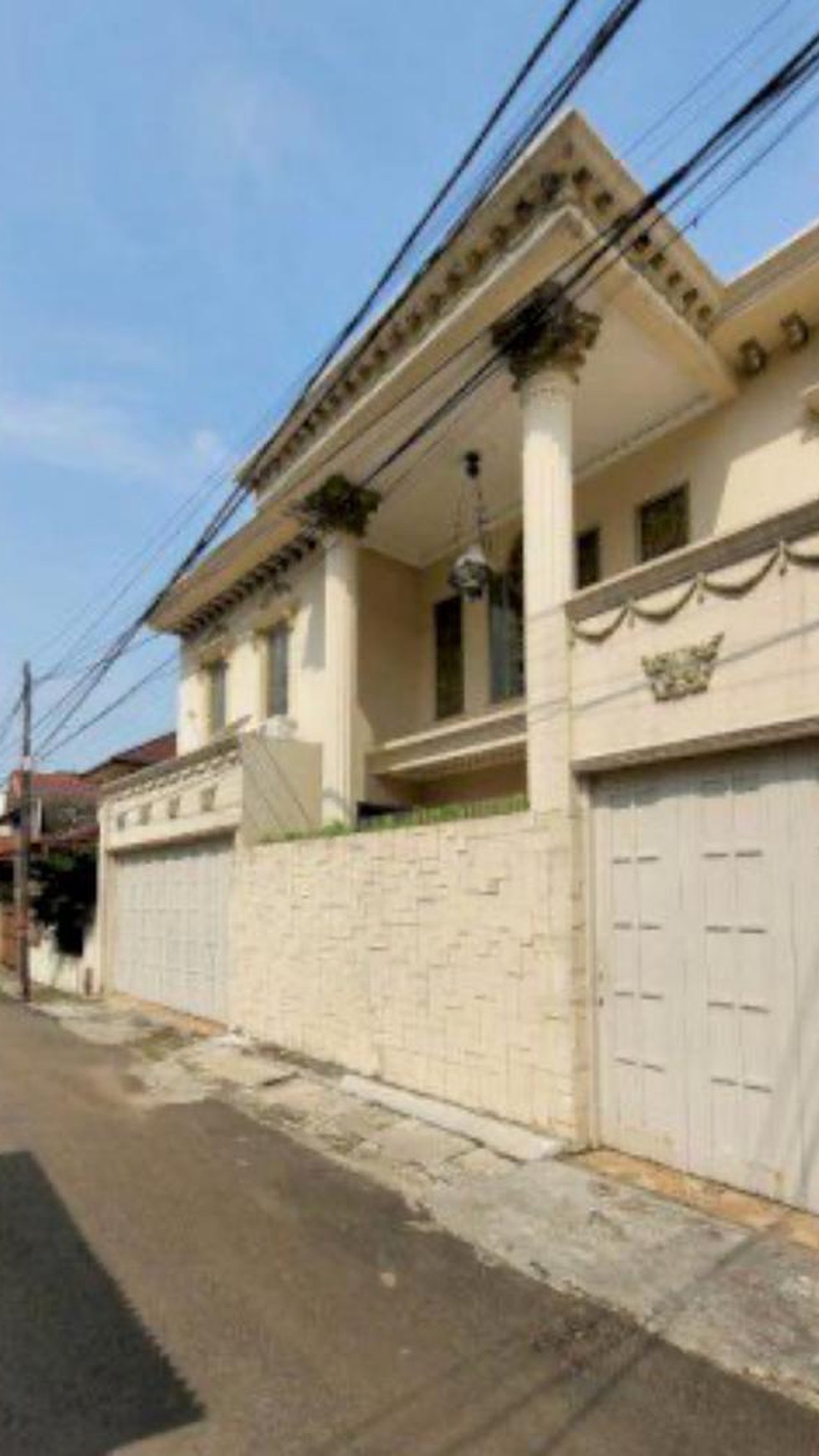 Rumah Klasik Akses Jalan 2 Mobil di Tebet Utara