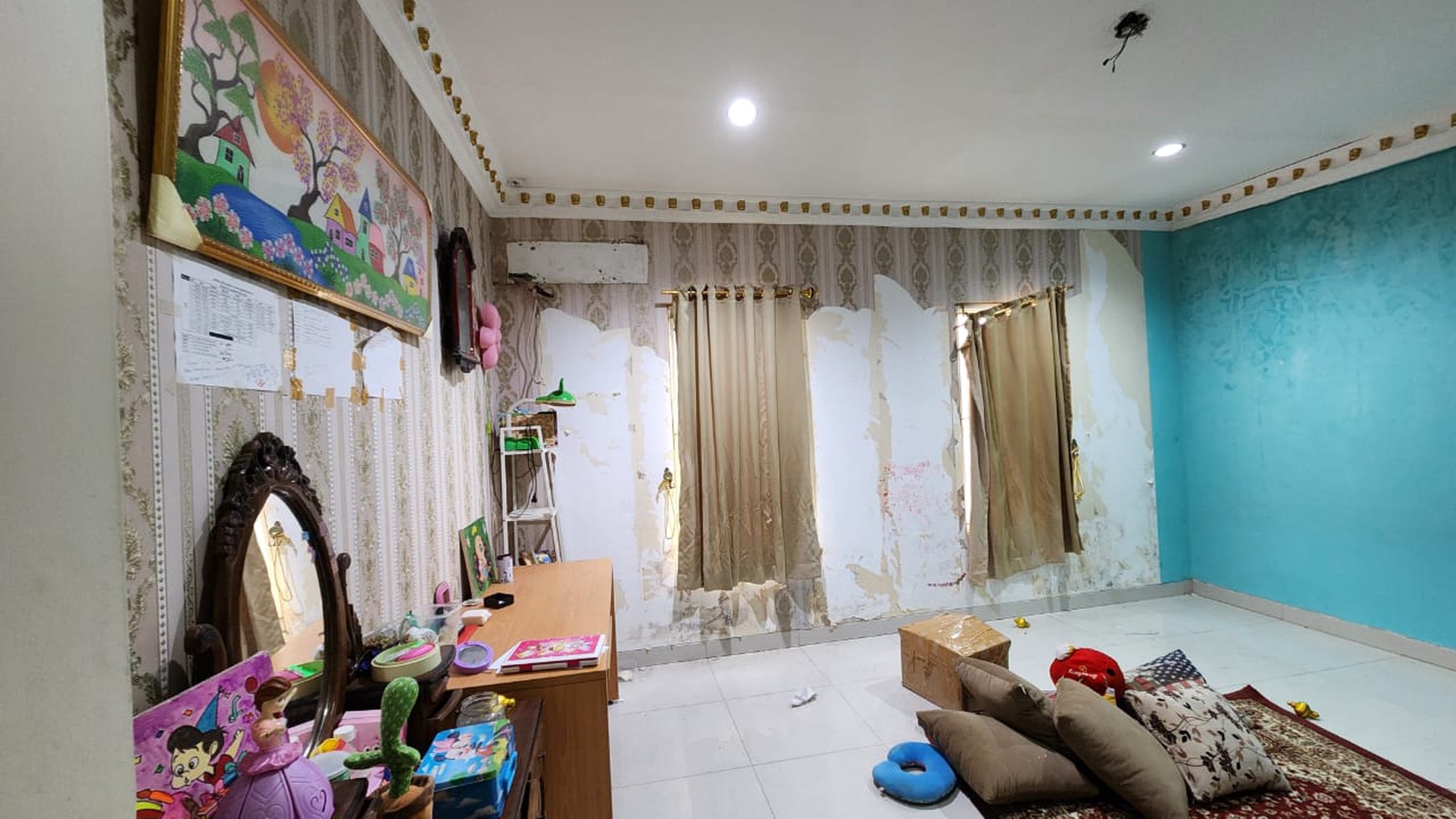 Rumah Klasik Akses Jalan 2 Mobil di Tebet Utara