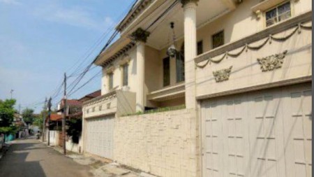 Rumah Klasik Akses Jalan 2 Mobil di Tebet Utara