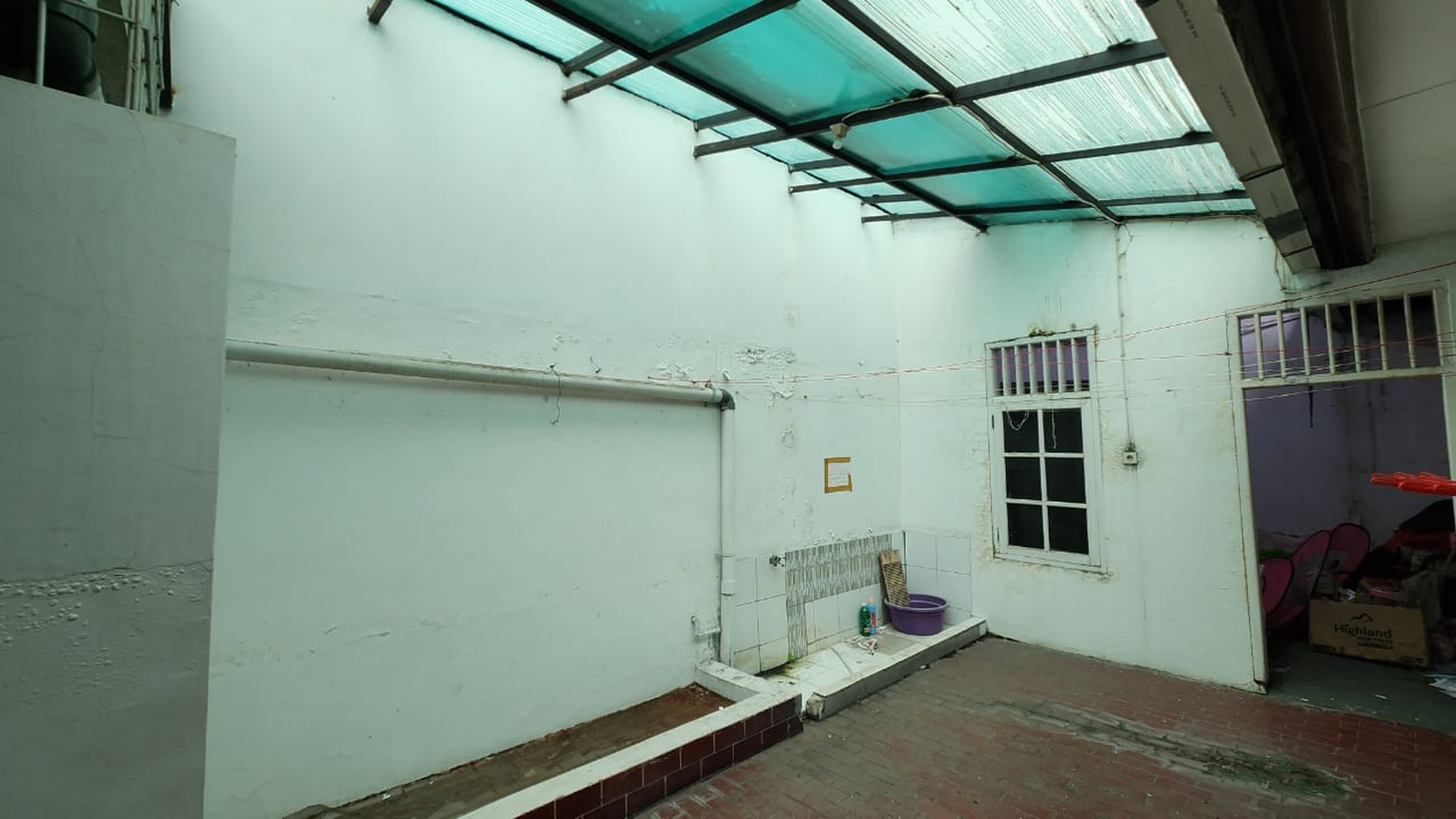 Rumah Klasik Akses Jalan 2 Mobil di Tebet Utara