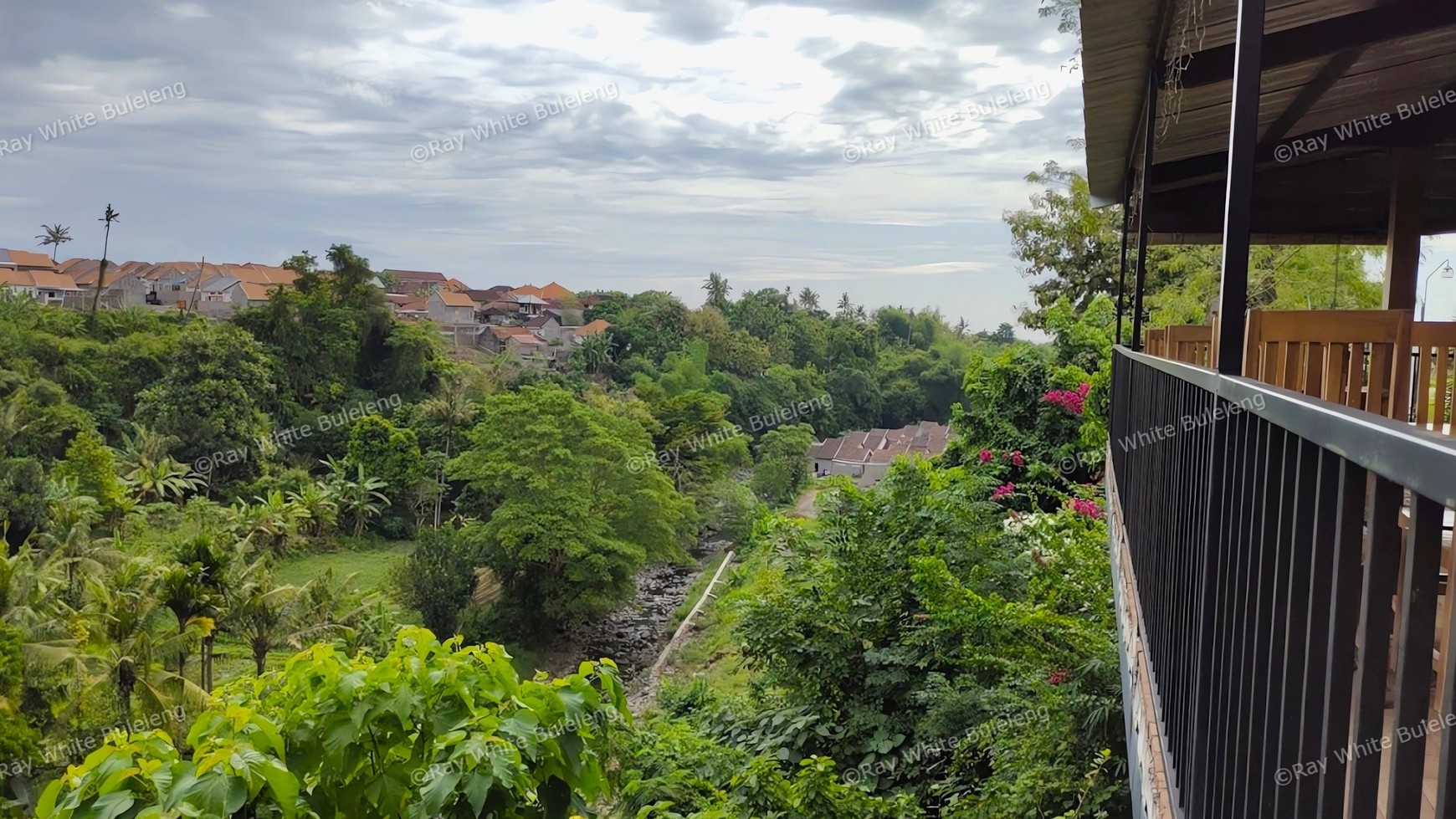 WARUNG STYLE CAFE IN SINGARAJA