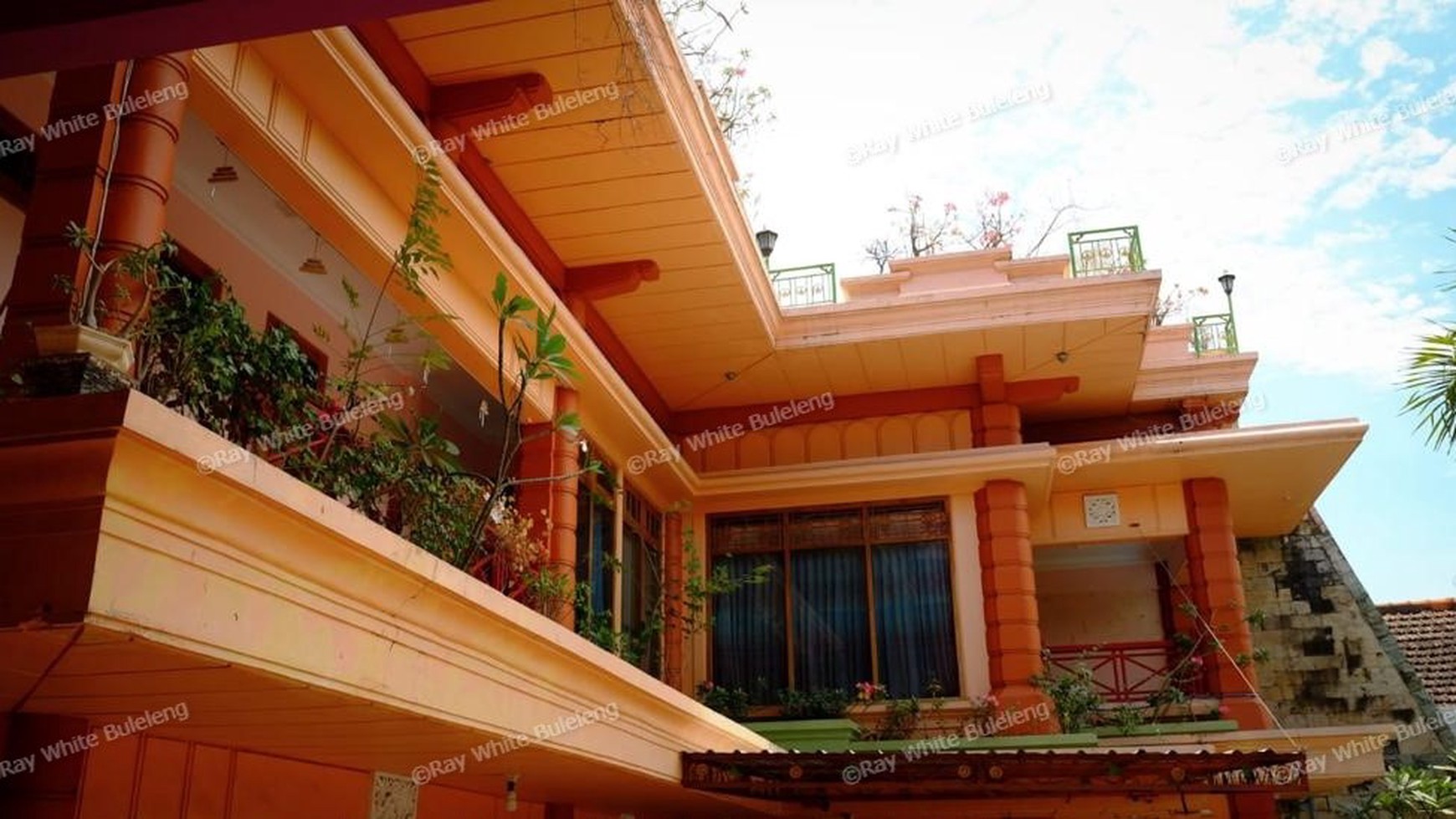 FULLY FURNISHED THREE STOREY HOUSE IN SINGARAJA