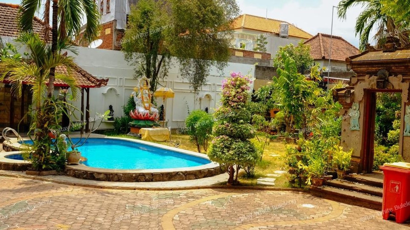 FULLY FURNISHED THREE STOREY HOUSE IN SINGARAJA