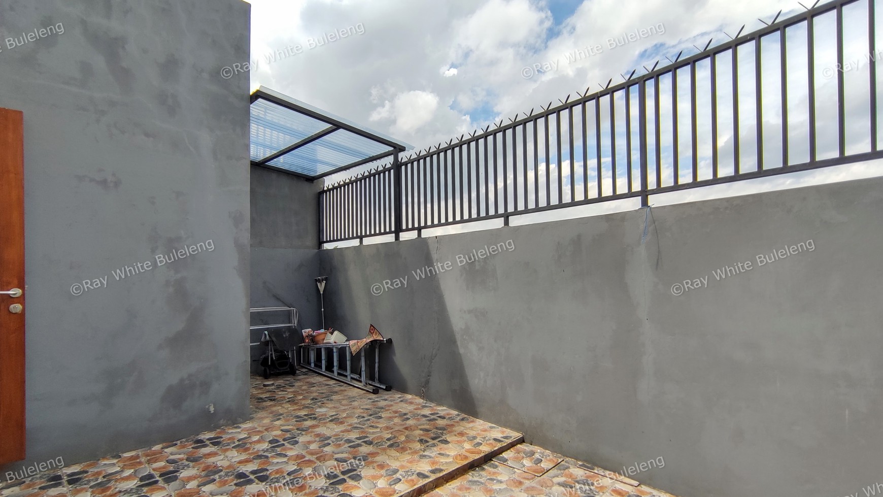 TWO BEDROOMS HOUSE CLOSE TO THE BEACH