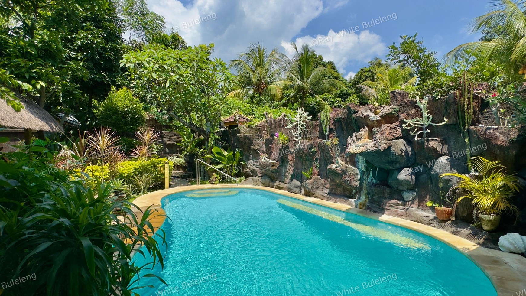 TWO BEDROOMS HOUSE FOR RENT!