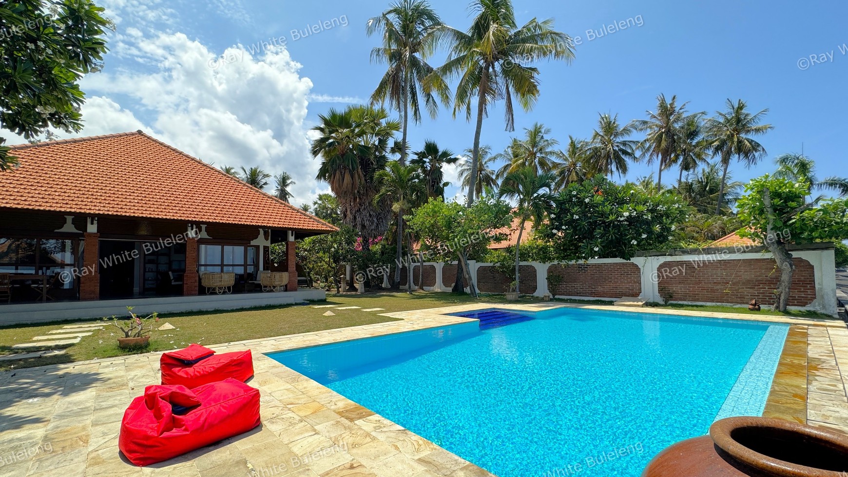 STUNNING BEACHFRONT VILLA IN THE NORTH EAST COST OF BALI