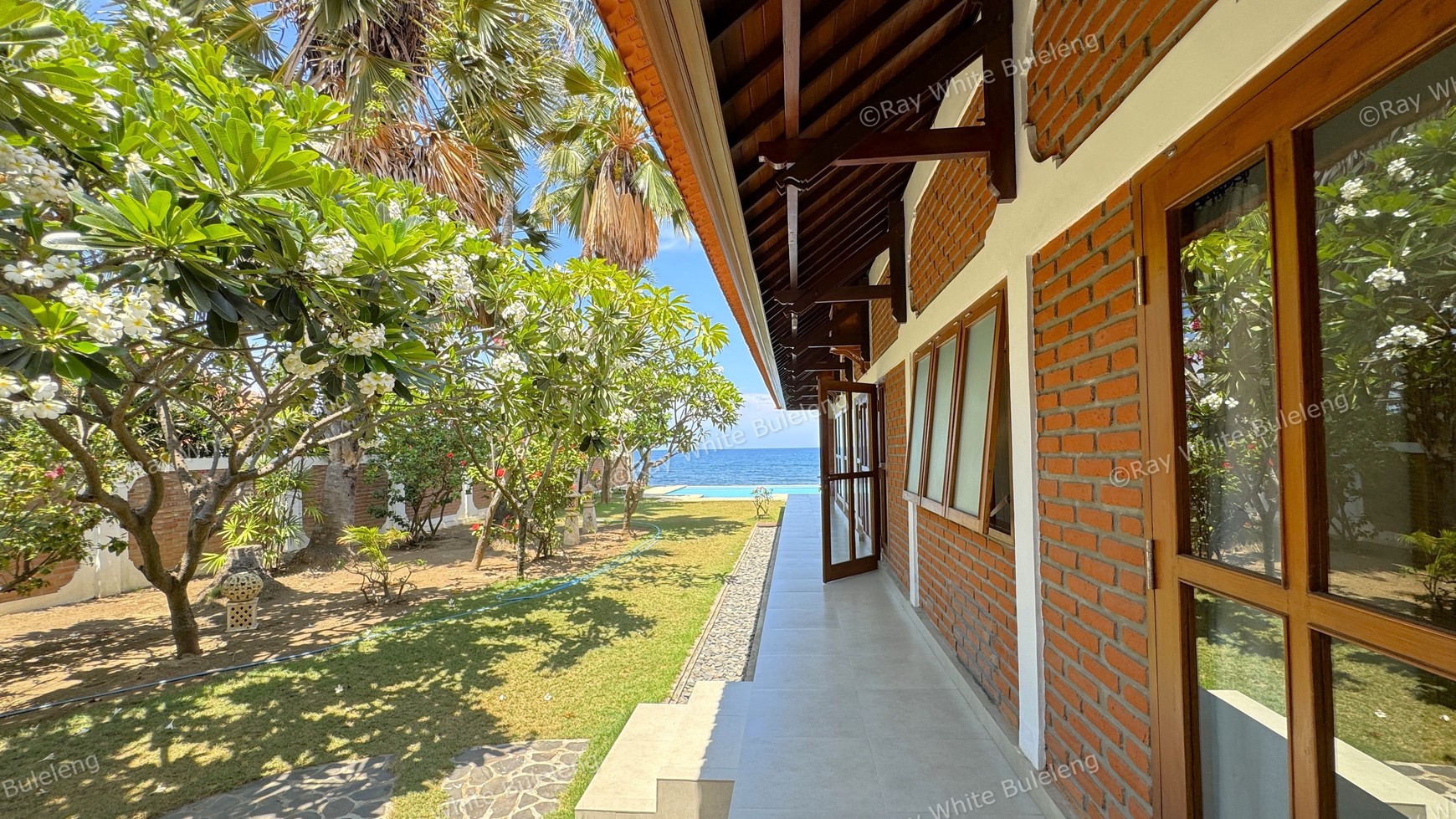 STUNNING BEACHFRONT VILLA IN THE NORTH EAST COST OF BALI
