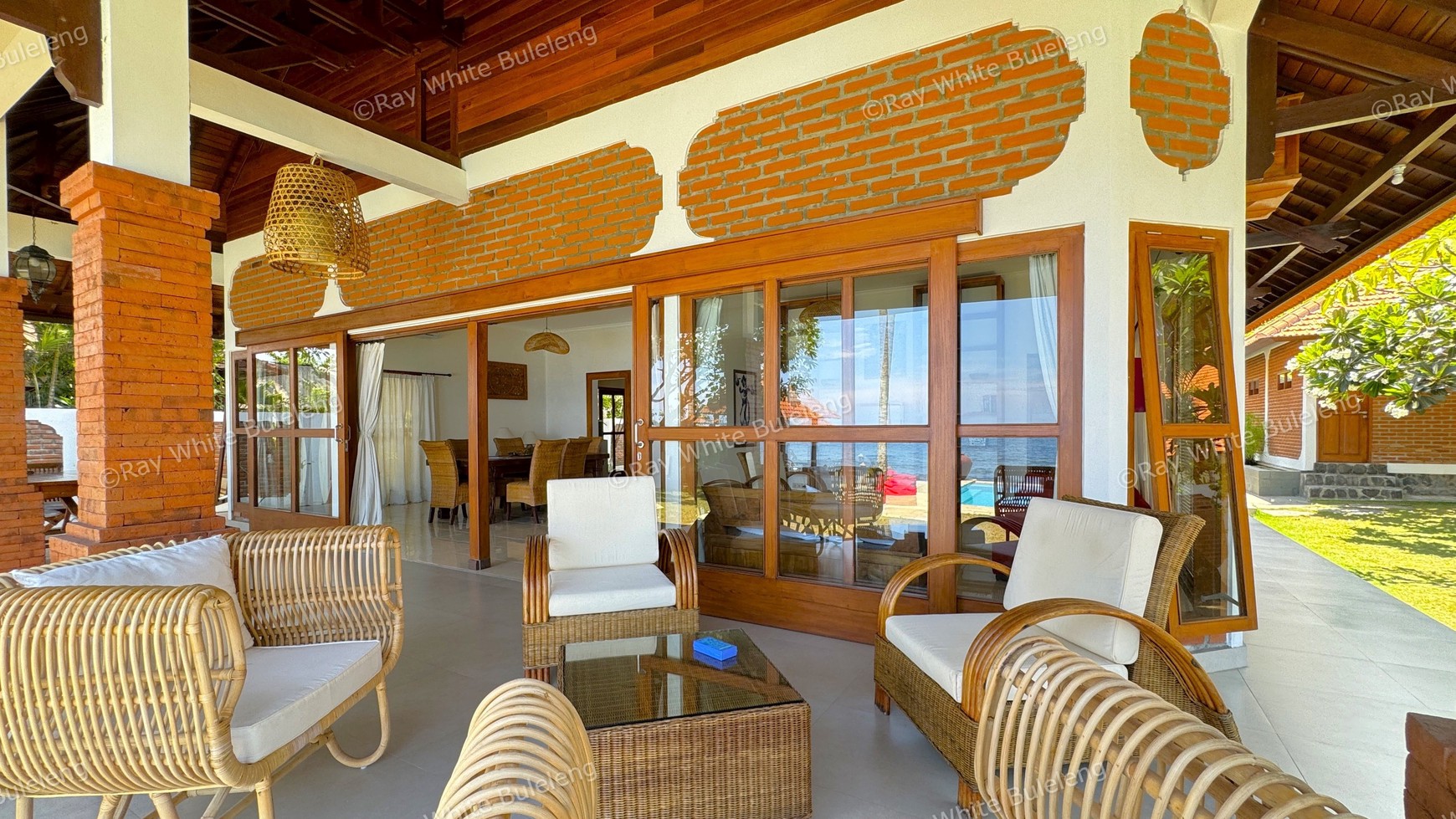 STUNNING BEACHFRONT VILLA IN THE NORTH EAST COST OF BALI