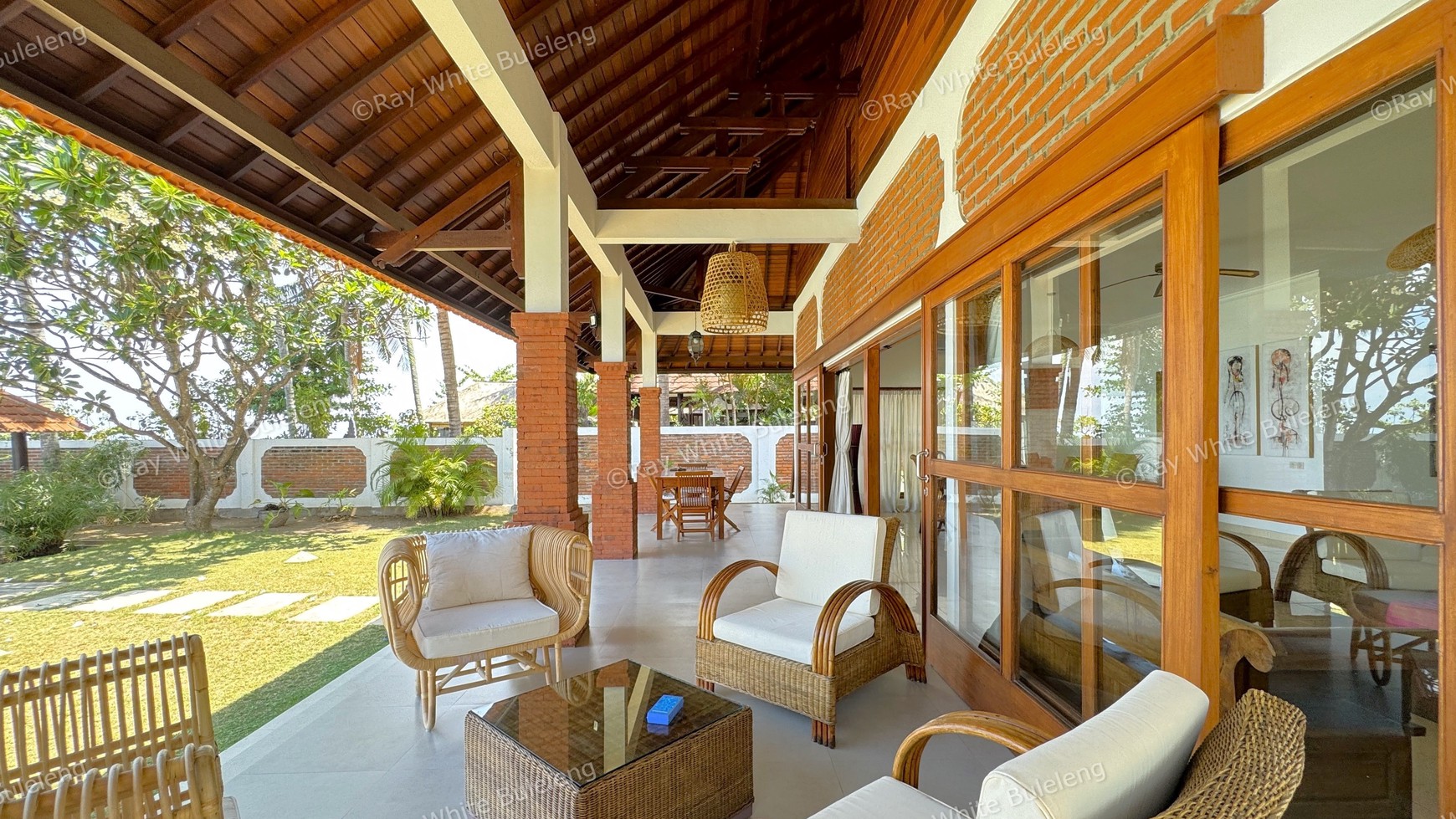 STUNNING BEACHFRONT VILLA IN THE NORTH EAST COST OF BALI