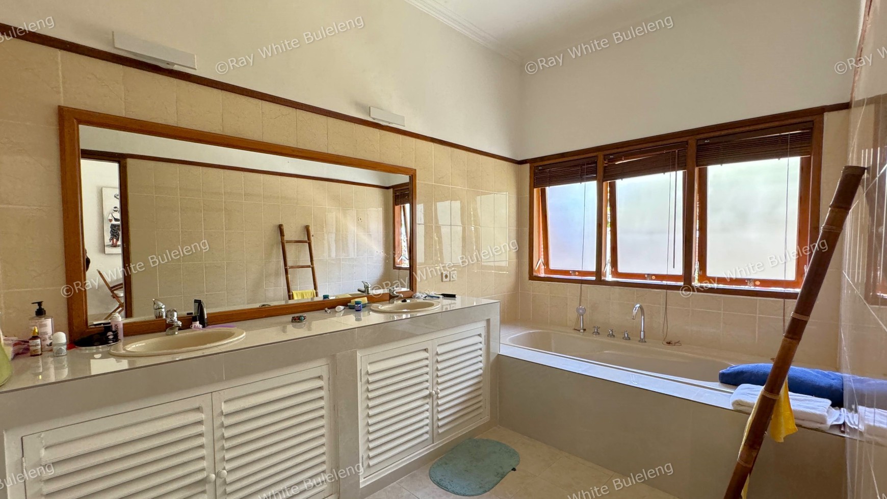 STUNNING BEACHFRONT VILLA IN THE NORTH EAST COST OF BALI