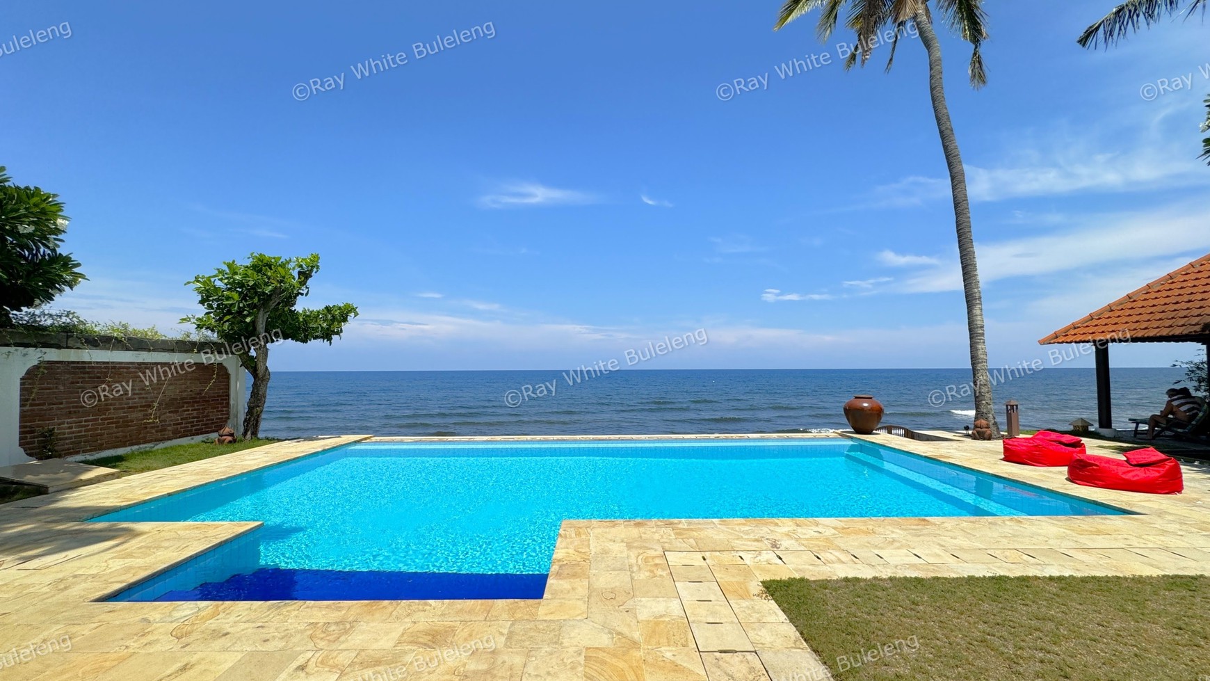 STUNNING BEACHFRONT VILLA IN THE NORTH EAST COST OF BALI