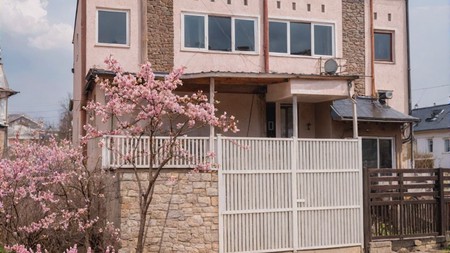 Rumah Murah di Medokan Ayu, 2 Lantai Siap Huni 