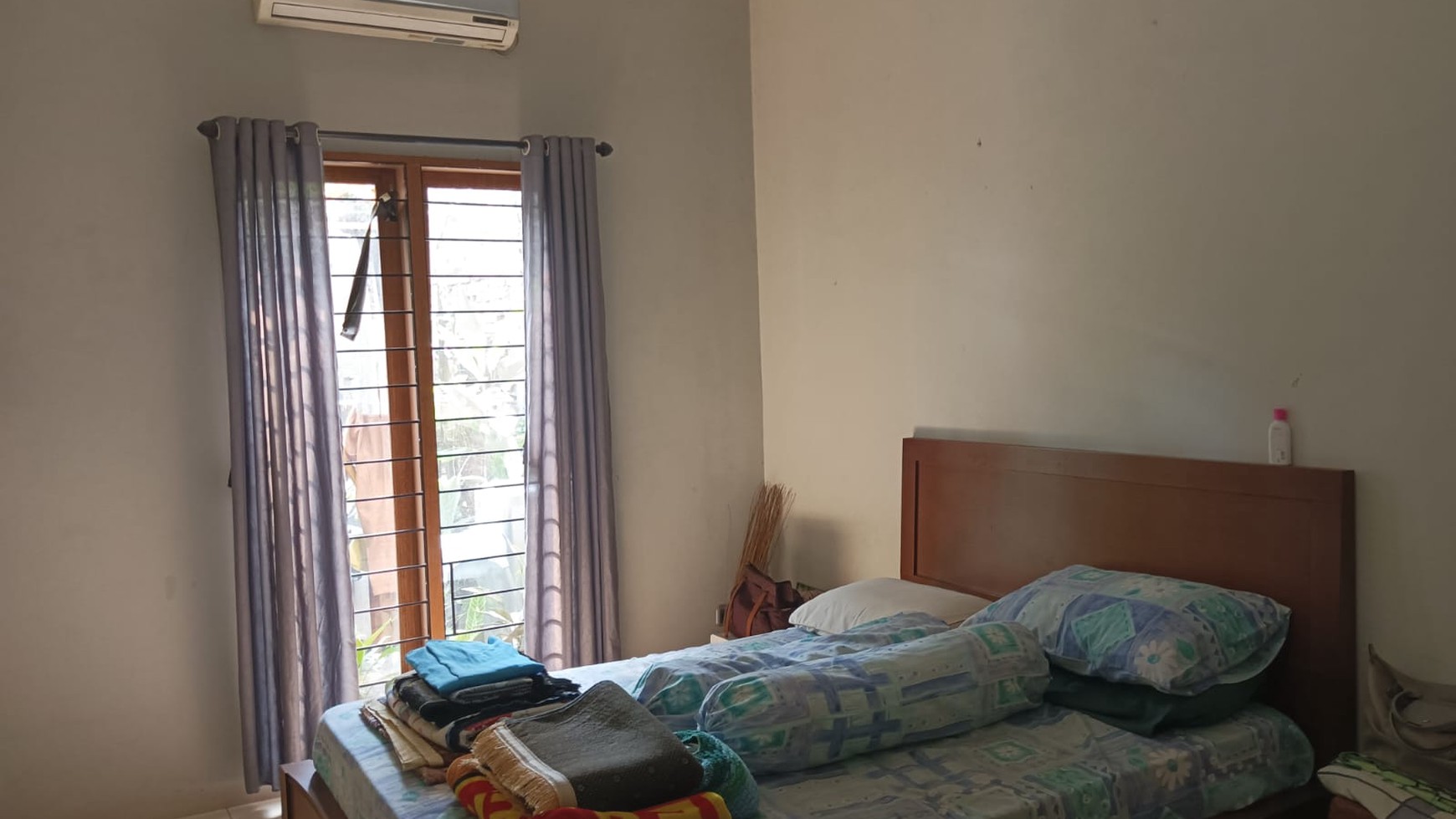Rumah 2.5 Lantai di Samping Jalan Raya Cocok Untuk Bisnis