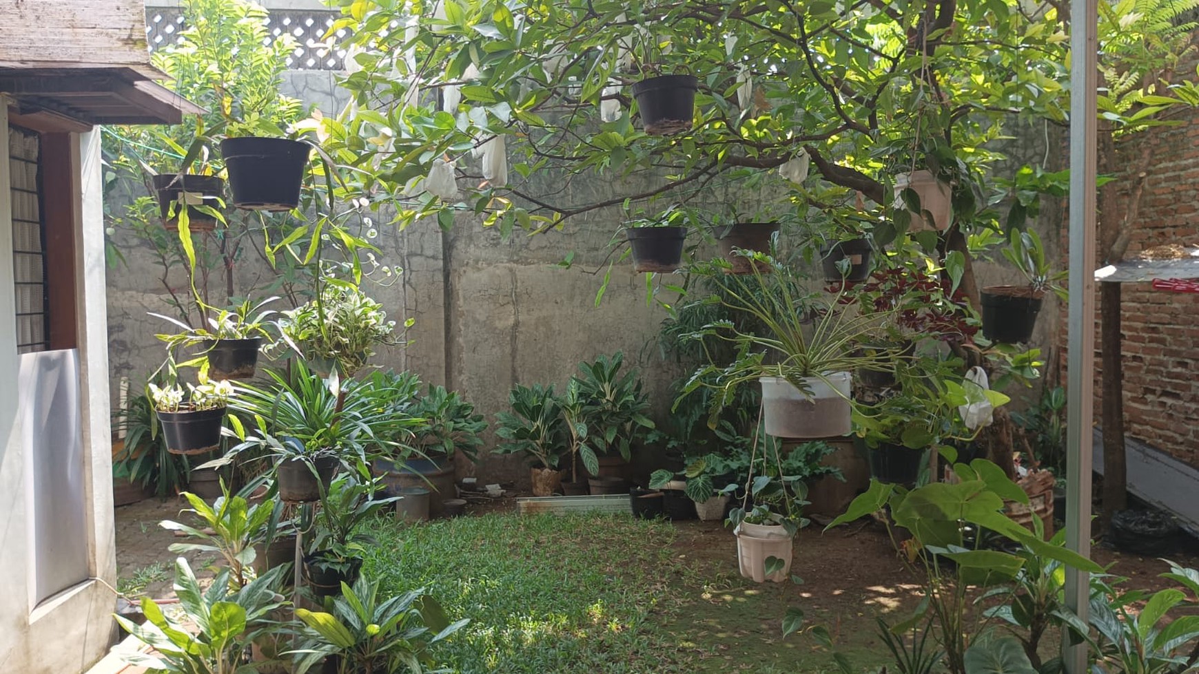 Rumah 2.5 Lantai di Samping Jalan Raya Cocok Untuk Bisnis