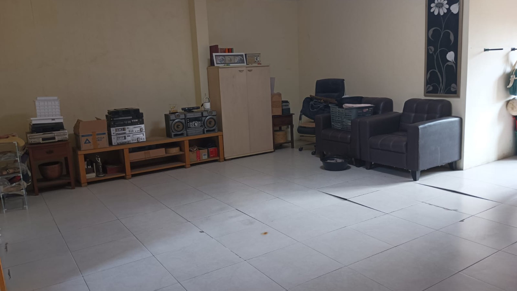 Rumah 2.5 Lantai di Samping Jalan Raya Cocok Untuk Bisnis