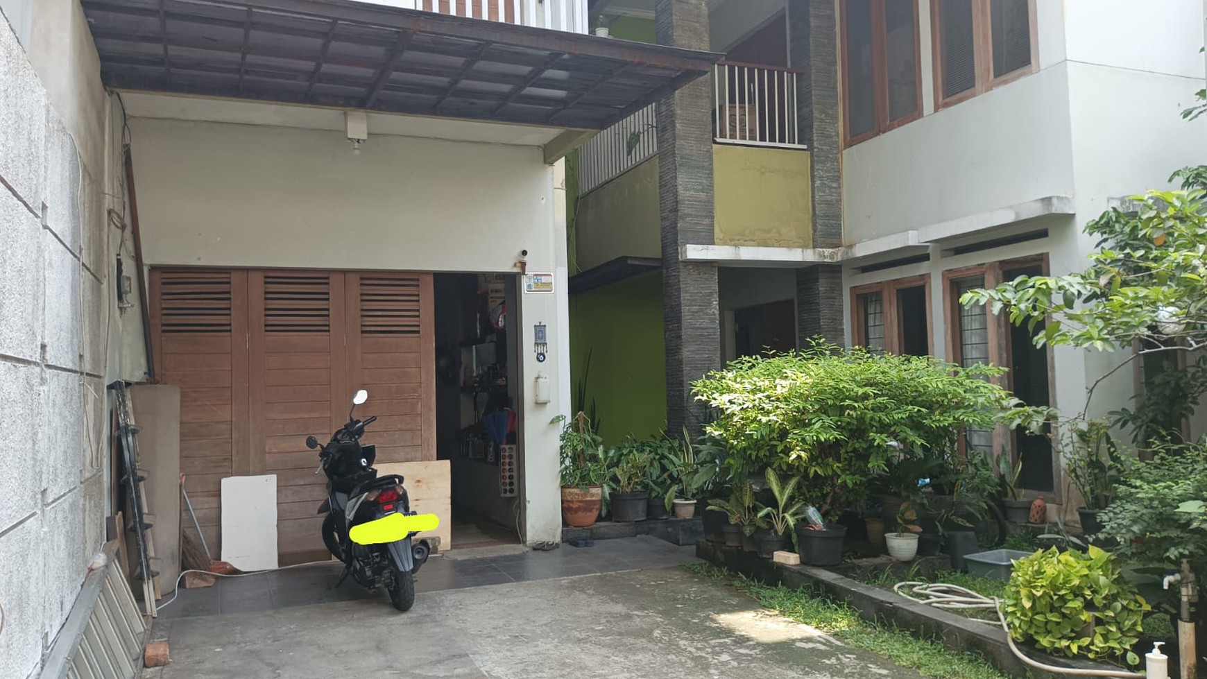 Rumah 2.5 Lantai di Samping Jalan Raya Cocok Untuk Bisnis