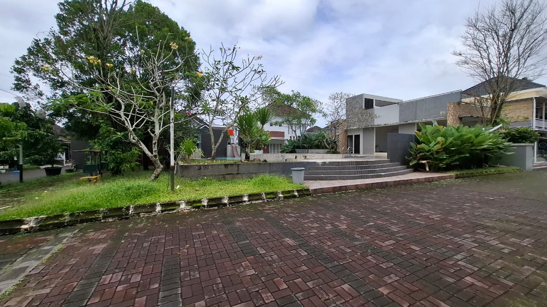 Rumah Tinggal 2 Lantai dalam Perum Grand Tlogoadi Mlati Sleman 