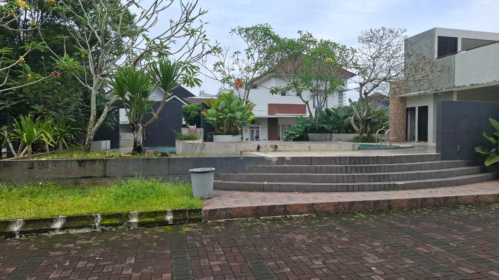 Rumah Tinggal 2 Lantai dalam Perum Grand Tlogoadi Mlati Sleman 