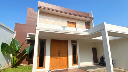 Rumah Minimalis Halaman Luas dalam Komplek Asri Cinere - Harga Spesial!