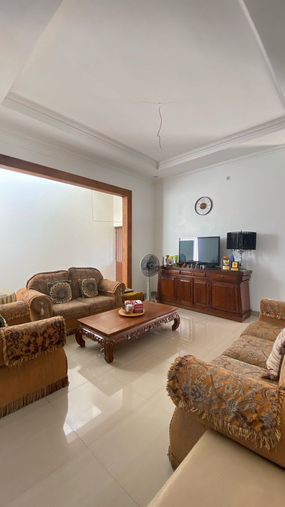 Rumah Minimalis Halaman Luas dalam Komplek Asri Cinere - Harga Spesial!