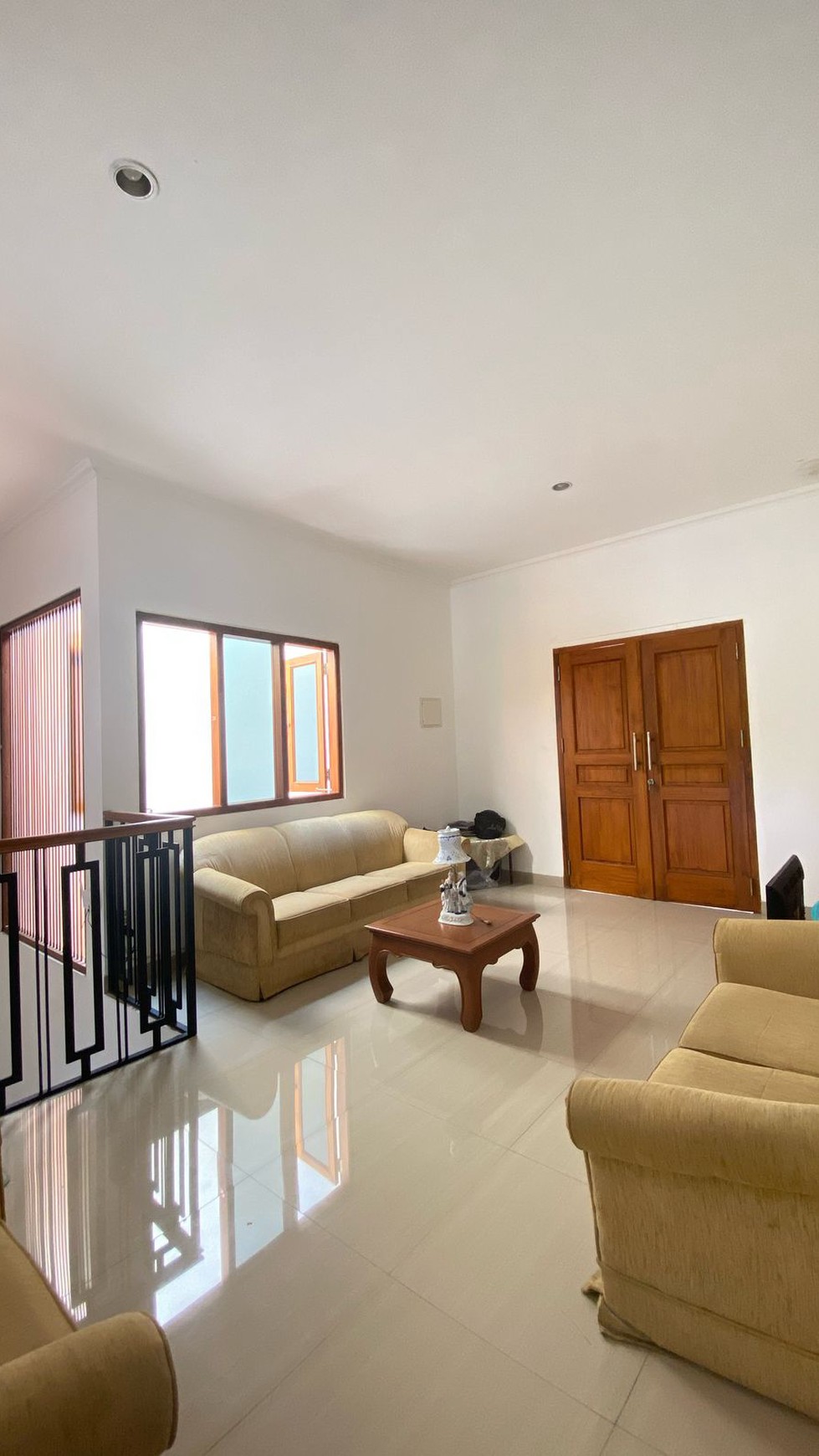 Rumah Minimalis Halaman Luas dalam Komplek Asri Cinere - Harga Spesial!