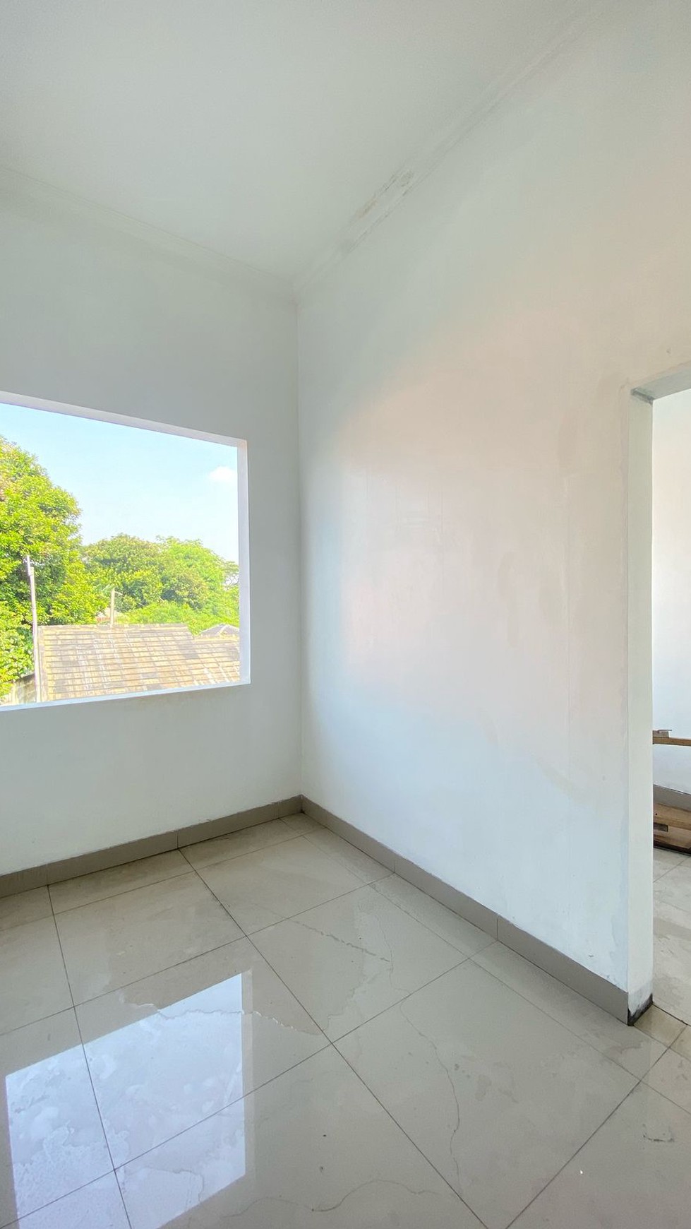 Rumah Minimalis Halaman Luas dalam Komplek Asri Cinere - Harga Spesial!