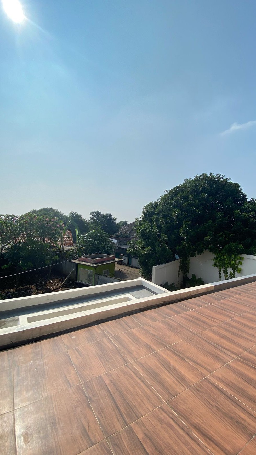 Rumah Minimalis Halaman Luas dalam Komplek Asri Cinere - Harga Spesial!