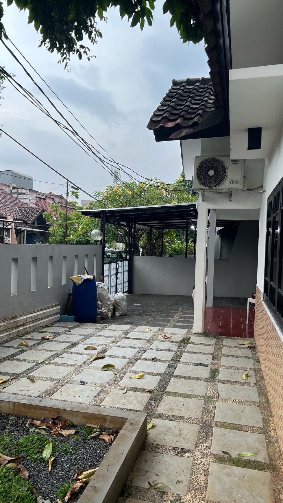 Rumah renovasi di Villa Melati Mas 